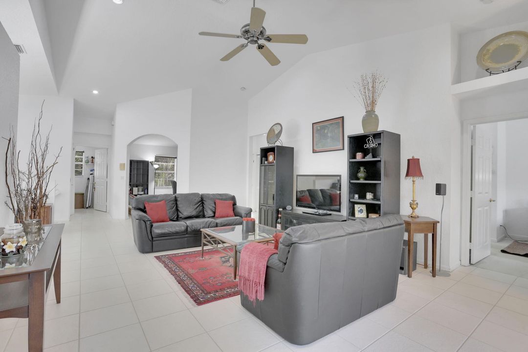 En Venta: $325,000 (3 camas, 2 baños, 1523 Pies cuadrados)