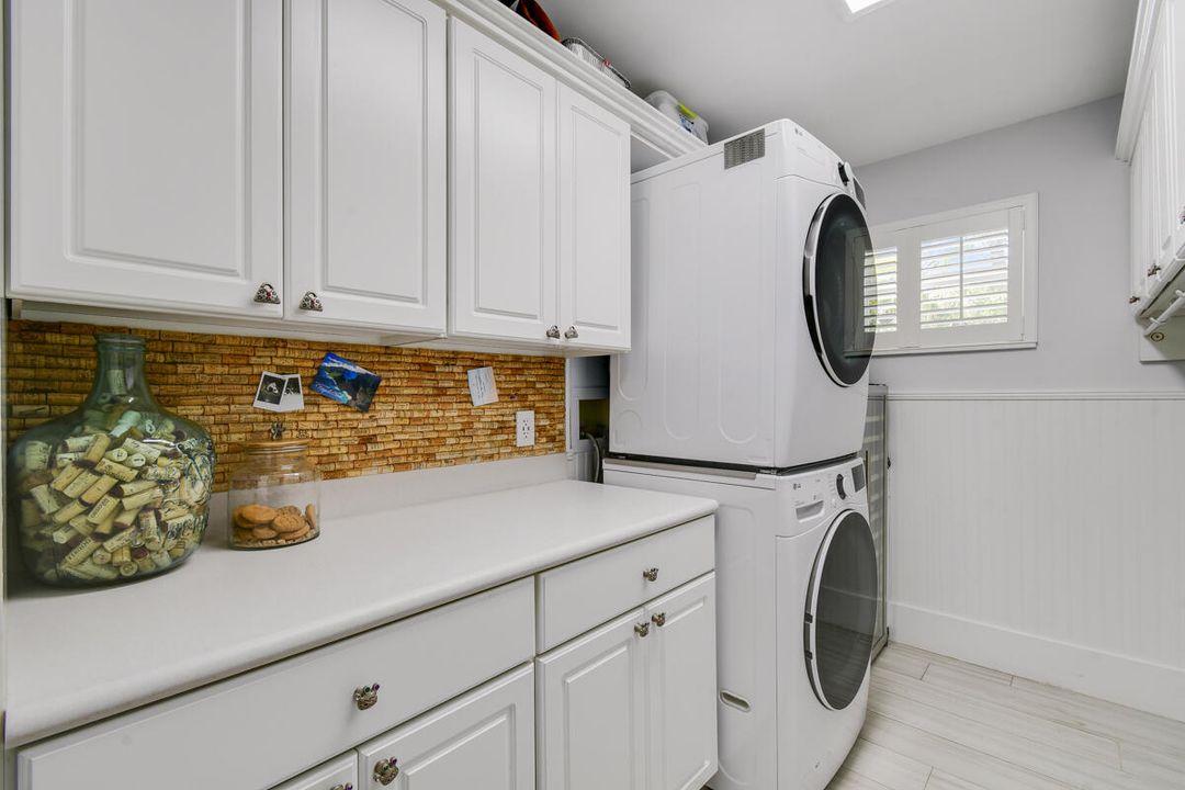 待售: $1,649,000 (4 贝兹, 2 浴室, 2289 平方英尺)