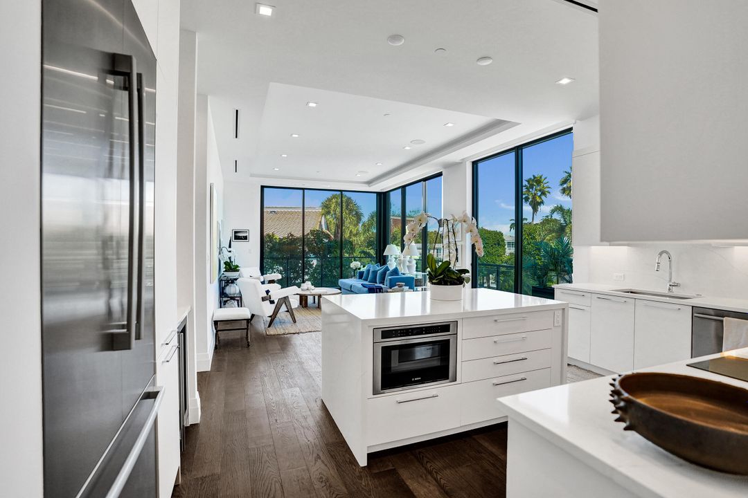 For Sale: $2,549,000 (3 beds, 3 baths, 1978 Square Feet)