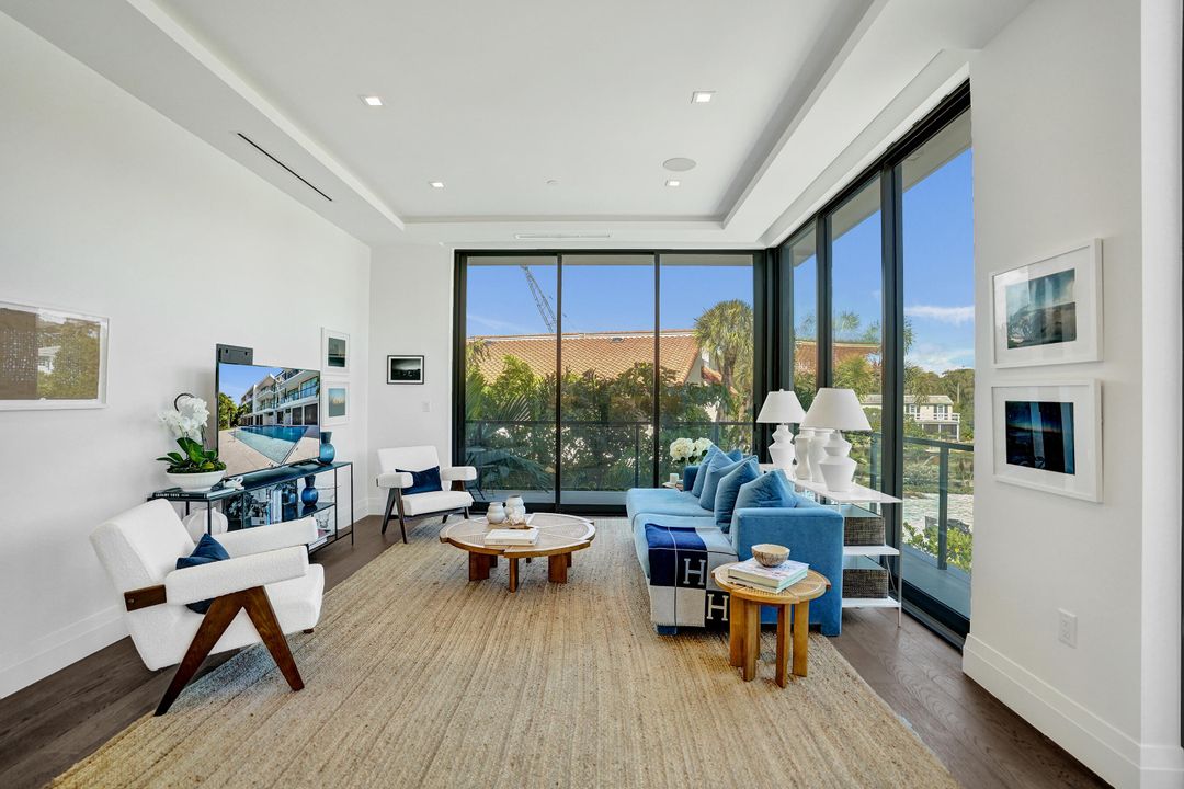 For Sale: $2,549,000 (3 beds, 3 baths, 1978 Square Feet)