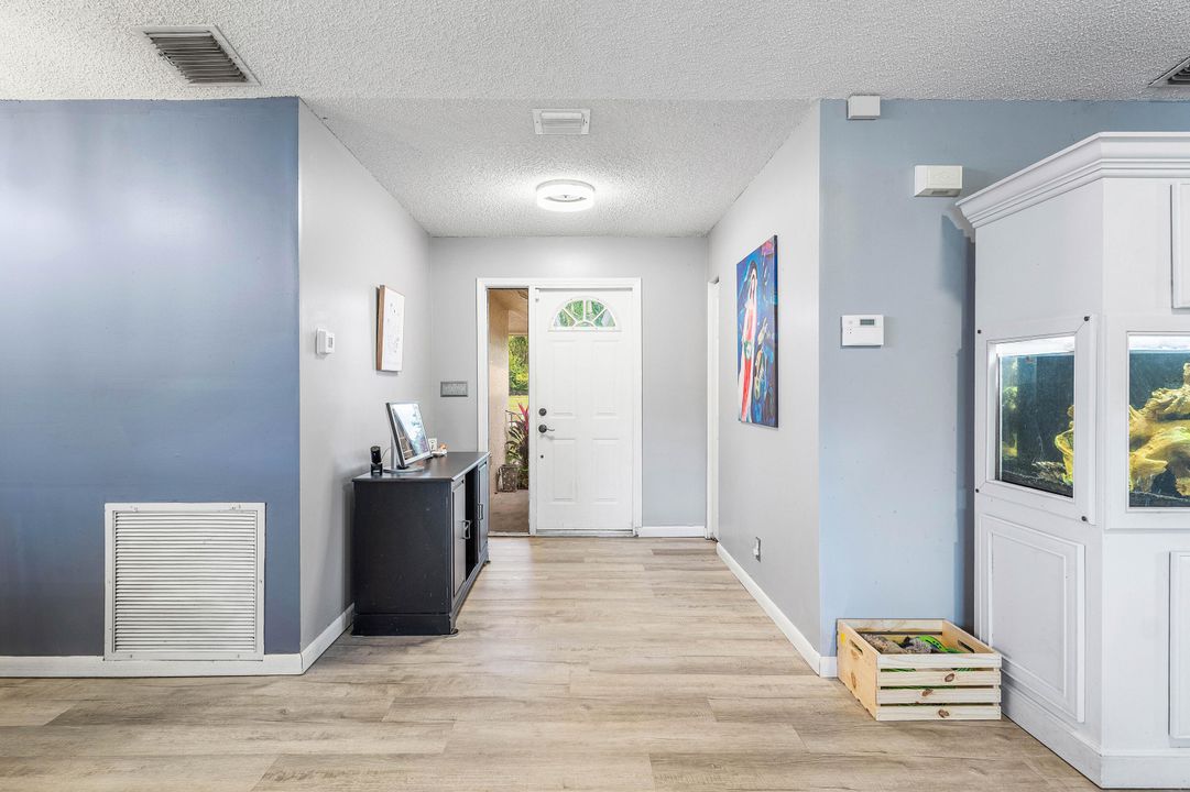 合同活跃: $599,000 (3 贝兹, 2 浴室, 1610 平方英尺)