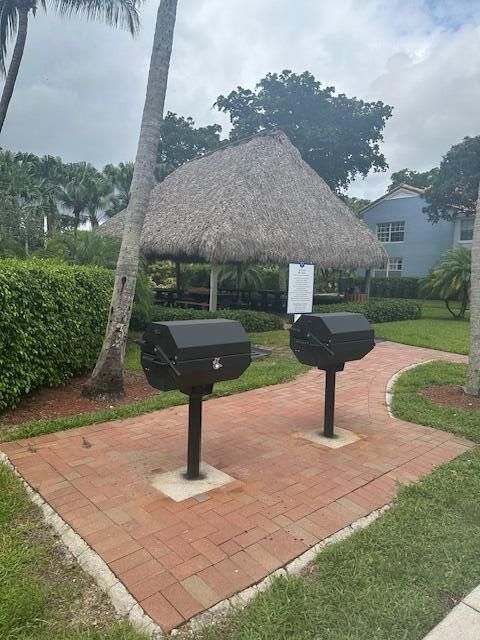 For Rent: $2,700 (2 beds, 2 baths, 1102 Square Feet)