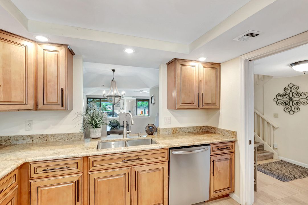 待售: $1,275,000 (3 贝兹, 2 浴室, 1899 平方英尺)