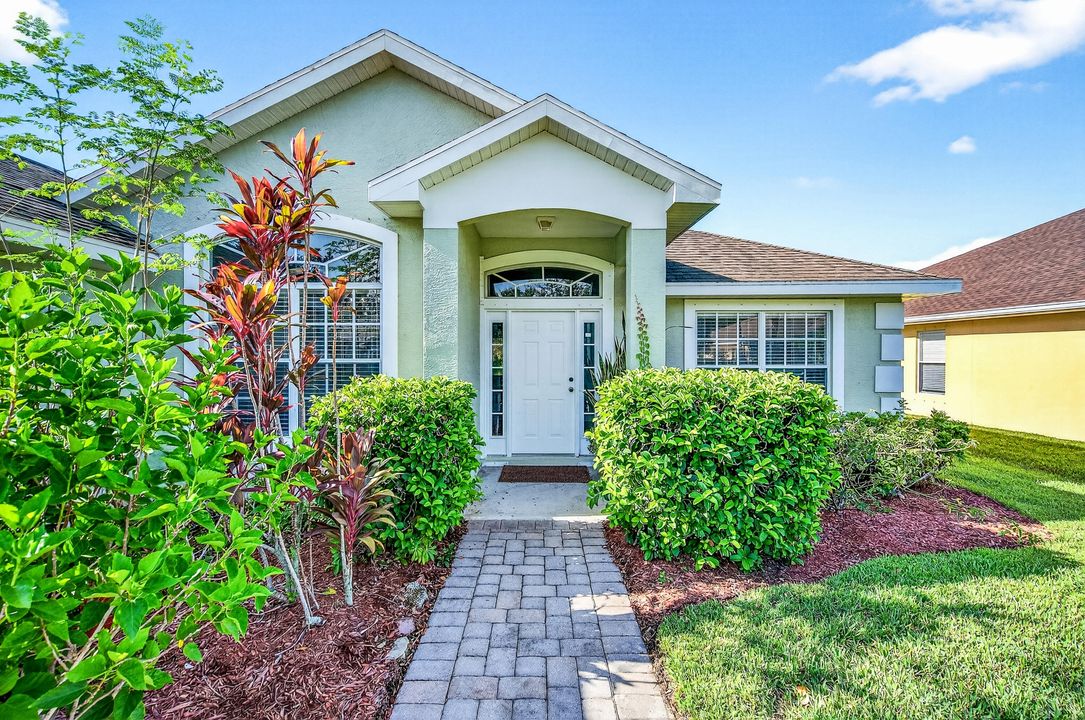 Active With Contract: $2,500 (3 beds, 2 baths, 2115 Square Feet)