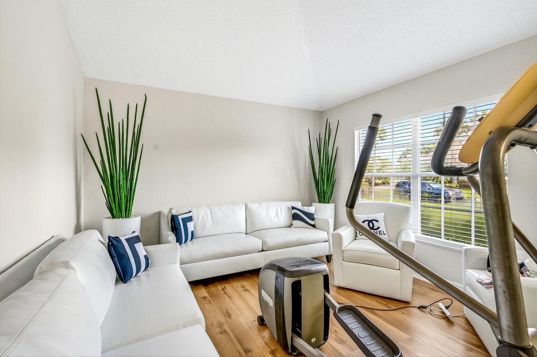 Active With Contract: $2,500 (3 beds, 2 baths, 2115 Square Feet)