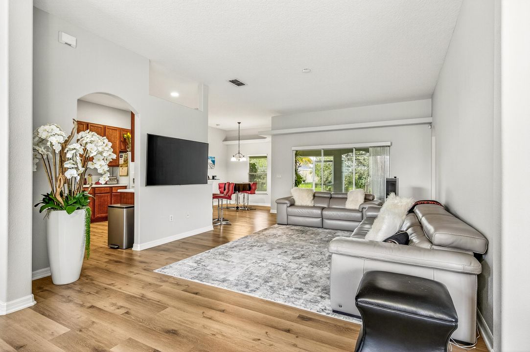 Active With Contract: $2,500 (3 beds, 2 baths, 2115 Square Feet)