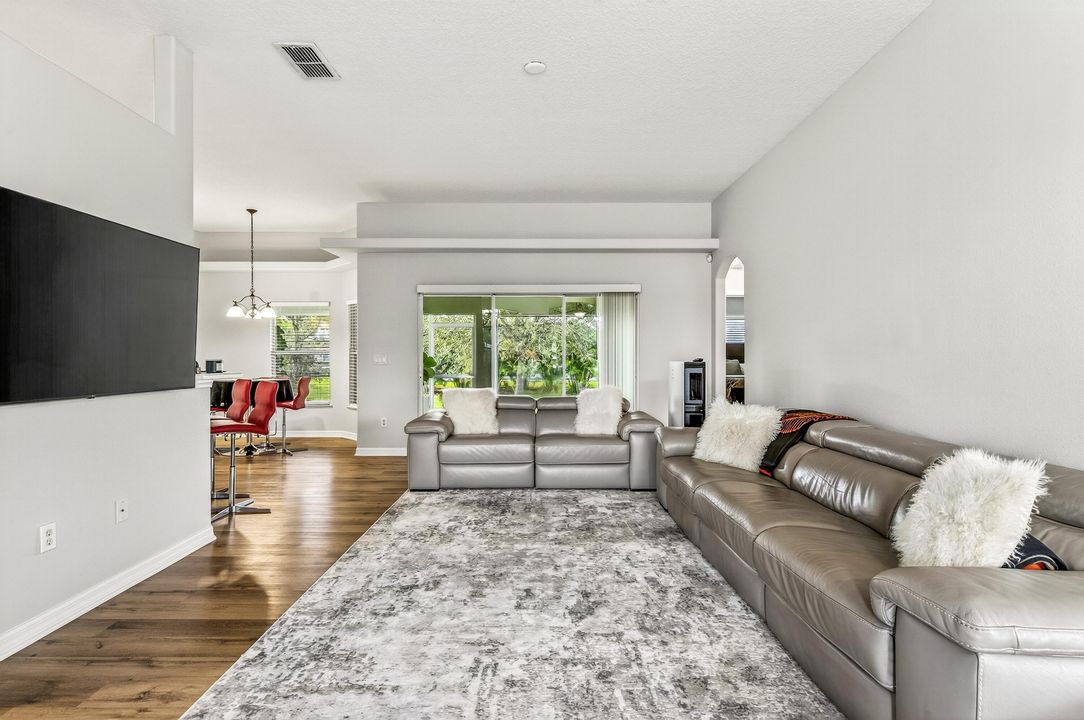 Active With Contract: $2,500 (3 beds, 2 baths, 2115 Square Feet)