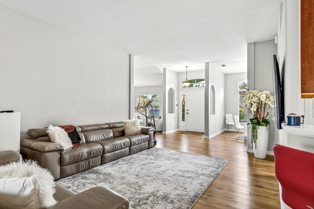 Active With Contract: $2,500 (3 beds, 2 baths, 2115 Square Feet)