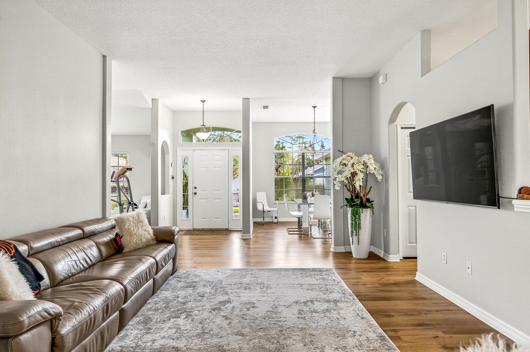 Active With Contract: $2,500 (3 beds, 2 baths, 2115 Square Feet)