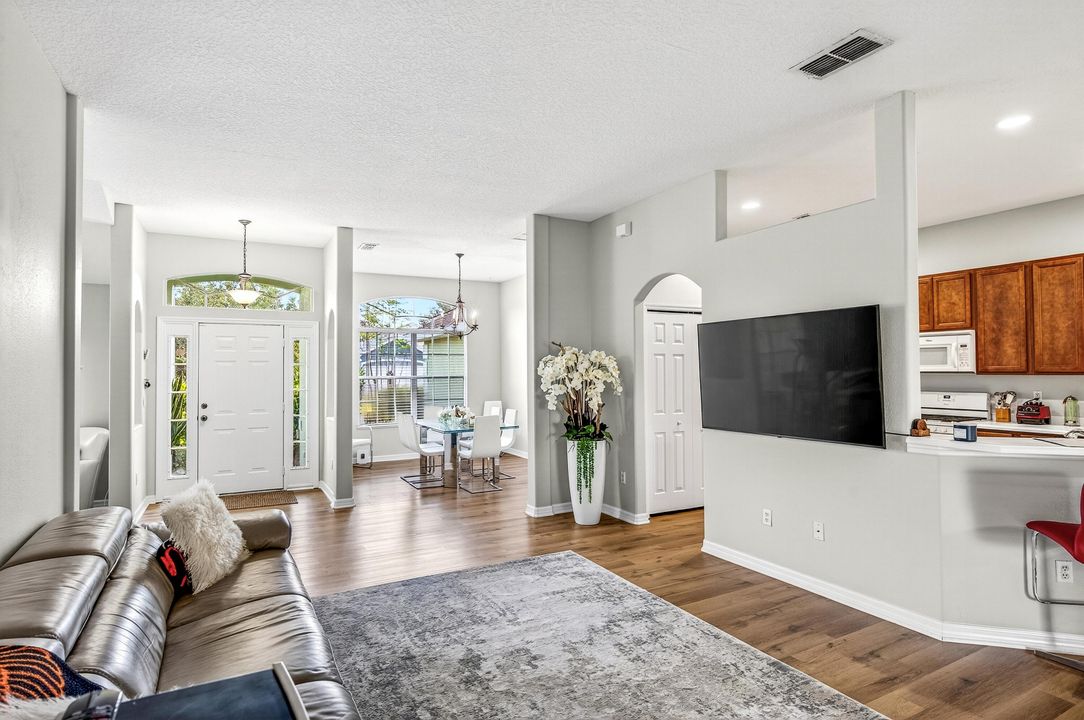 Active With Contract: $2,500 (3 beds, 2 baths, 2115 Square Feet)