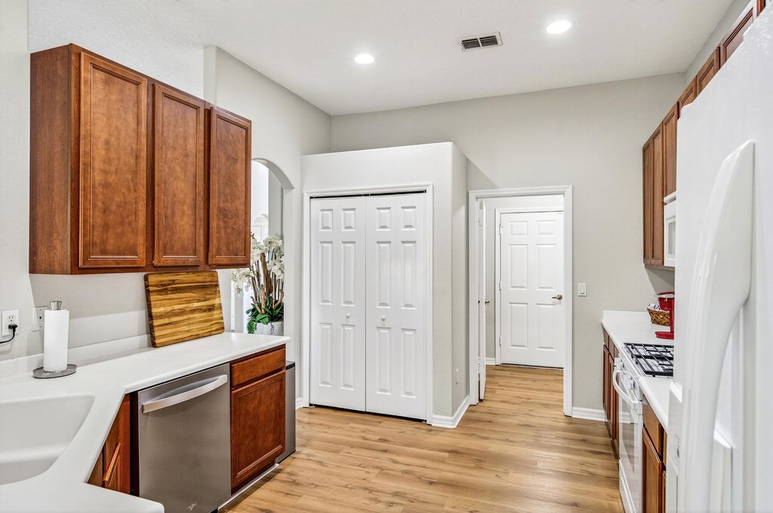 Active With Contract: $2,500 (3 beds, 2 baths, 2115 Square Feet)