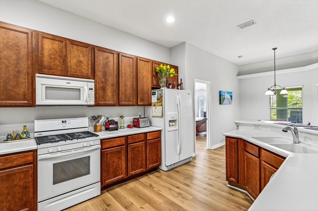 Active With Contract: $2,500 (3 beds, 2 baths, 2115 Square Feet)