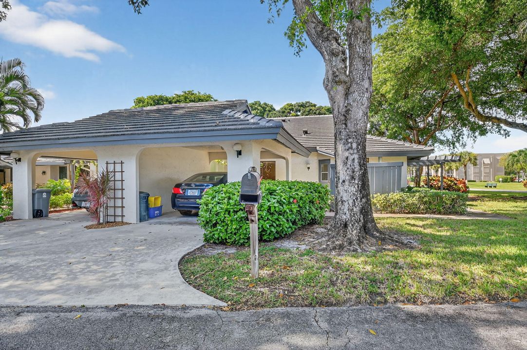 Active With Contract: $269,900 (2 beds, 2 baths, 1404 Square Feet)