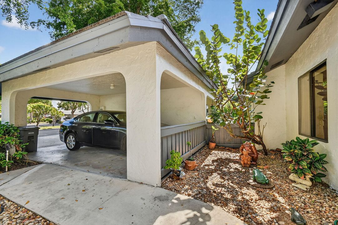 Active With Contract: $269,900 (2 beds, 2 baths, 1404 Square Feet)