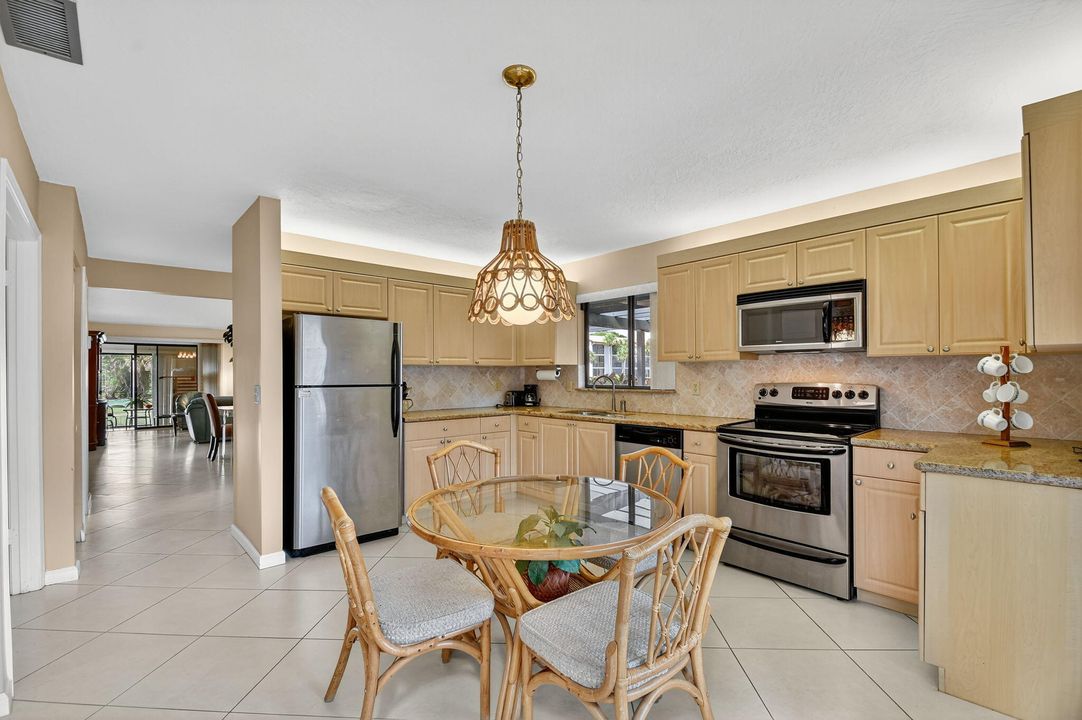 Active With Contract: $269,900 (2 beds, 2 baths, 1404 Square Feet)