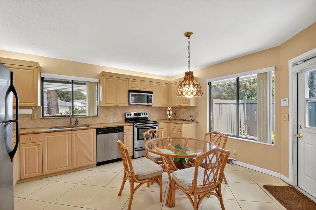 Active With Contract: $269,900 (2 beds, 2 baths, 1404 Square Feet)