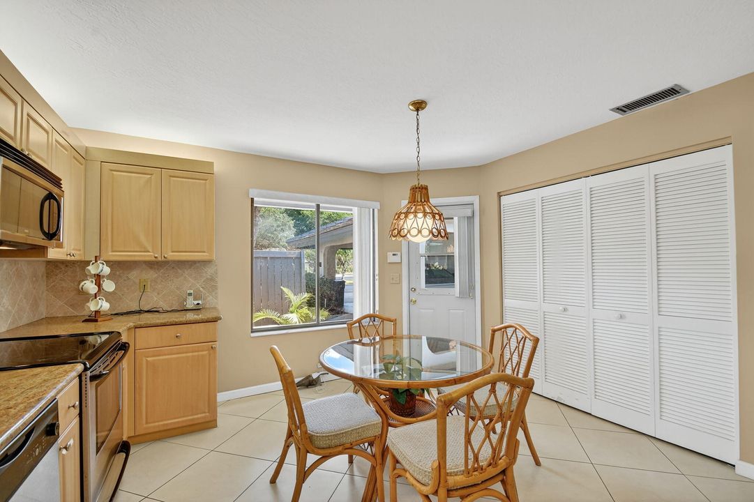 Active With Contract: $269,900 (2 beds, 2 baths, 1404 Square Feet)