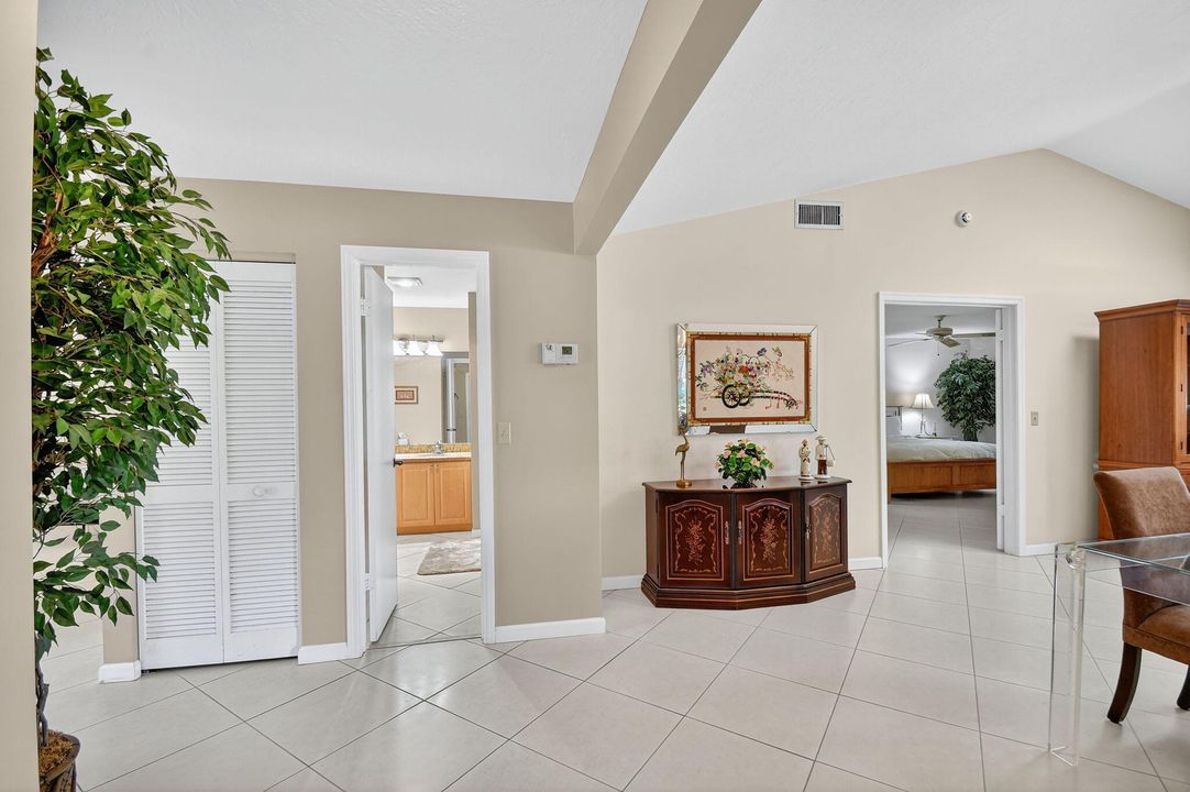 Active With Contract: $269,900 (2 beds, 2 baths, 1404 Square Feet)