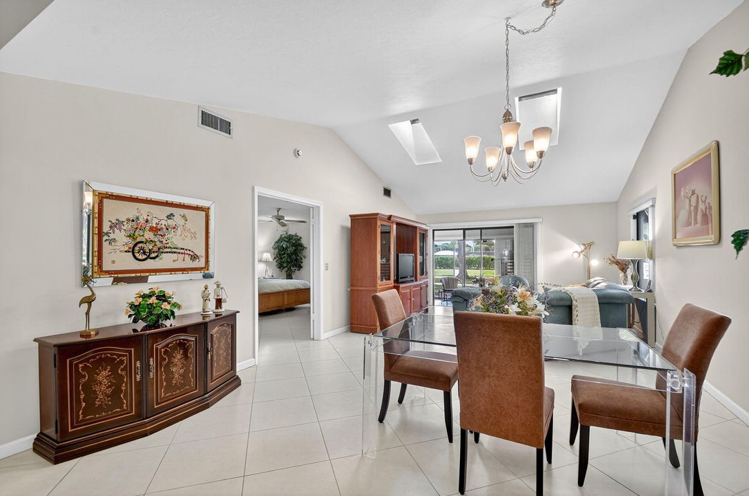 Active With Contract: $269,900 (2 beds, 2 baths, 1404 Square Feet)