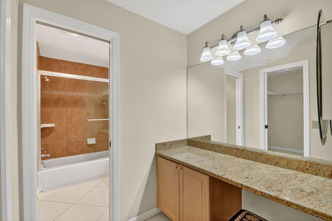 Active With Contract: $269,900 (2 beds, 2 baths, 1404 Square Feet)