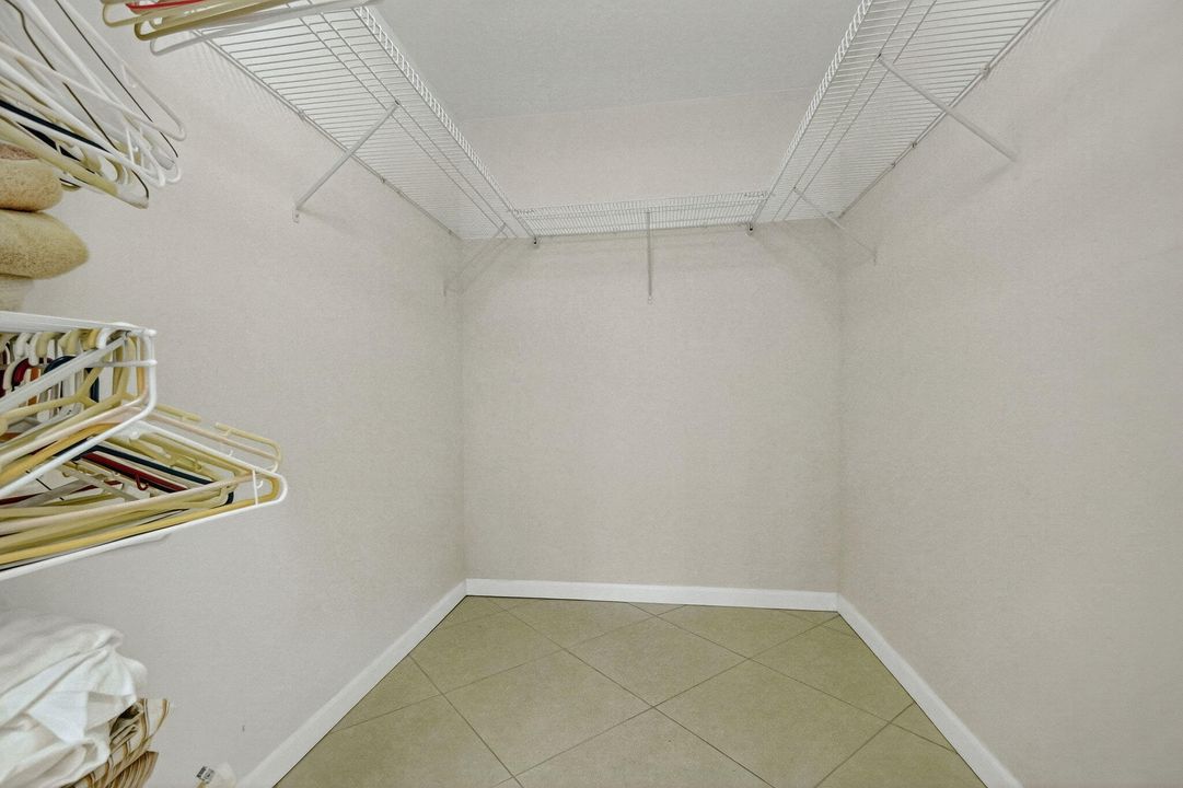 Active With Contract: $269,900 (2 beds, 2 baths, 1404 Square Feet)