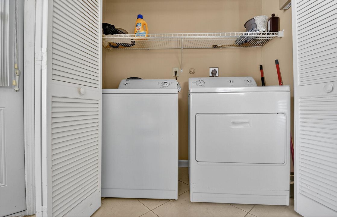 Active With Contract: $269,900 (2 beds, 2 baths, 1404 Square Feet)