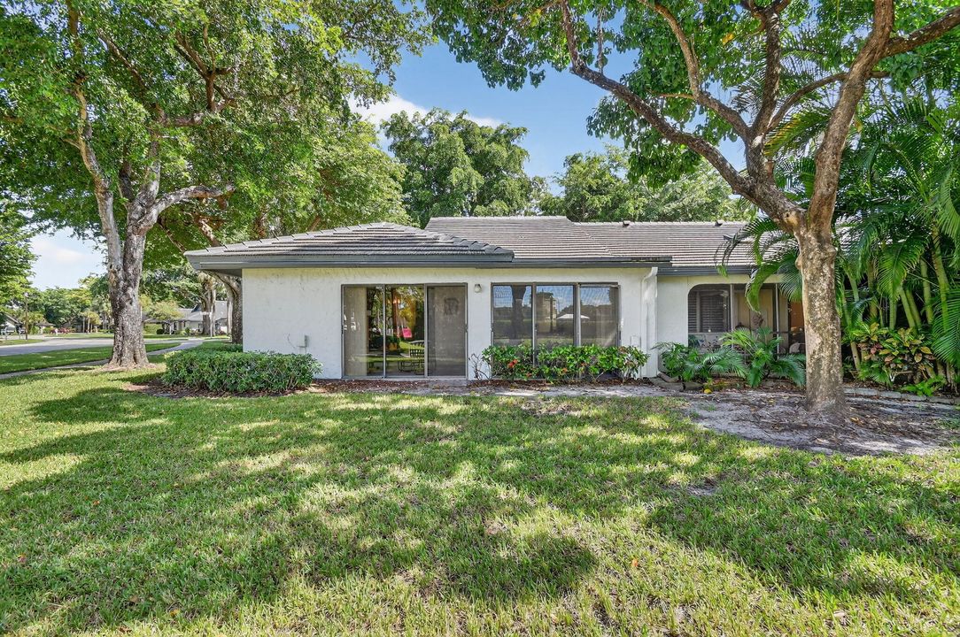 Active With Contract: $269,900 (2 beds, 2 baths, 1404 Square Feet)