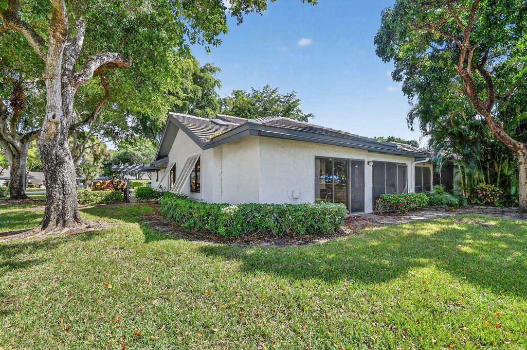 Active With Contract: $269,900 (2 beds, 2 baths, 1404 Square Feet)