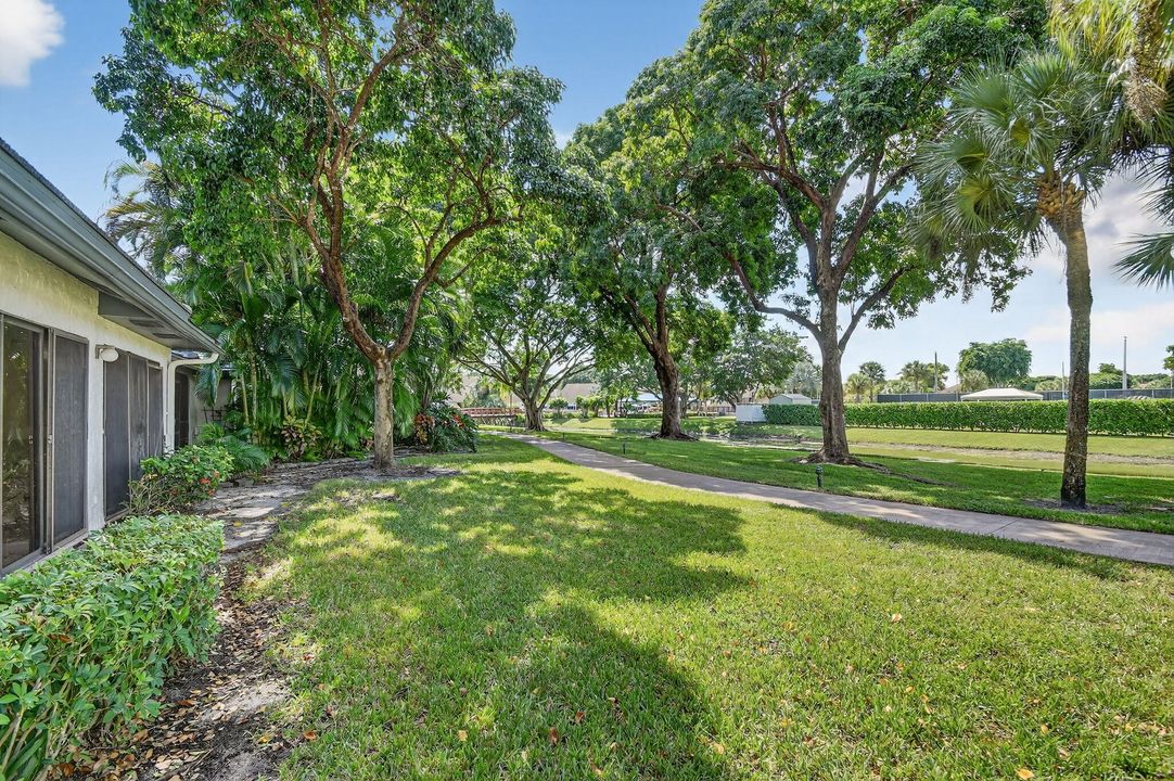 Active With Contract: $269,900 (2 beds, 2 baths, 1404 Square Feet)