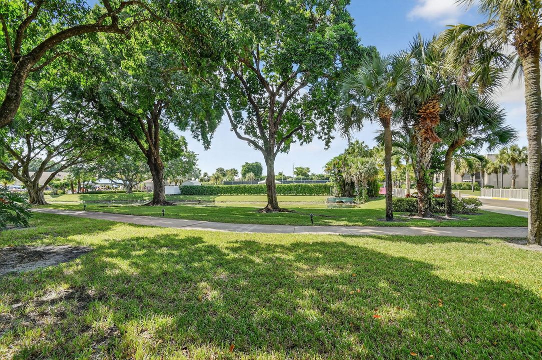 Active With Contract: $269,900 (2 beds, 2 baths, 1404 Square Feet)