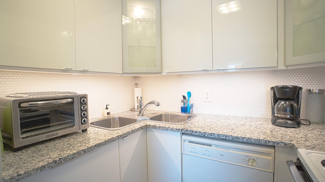 For Sale: $150,000 (2 beds, 1 baths, 819 Square Feet)