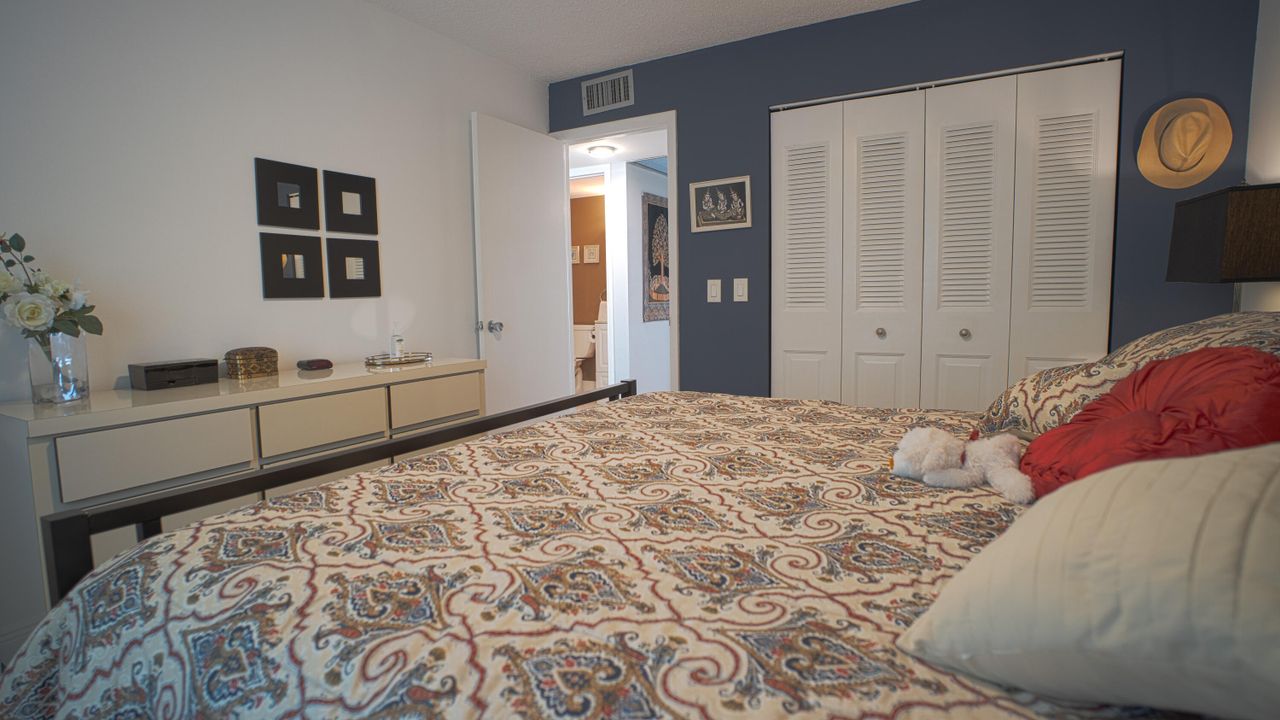 For Sale: $150,000 (2 beds, 1 baths, 819 Square Feet)