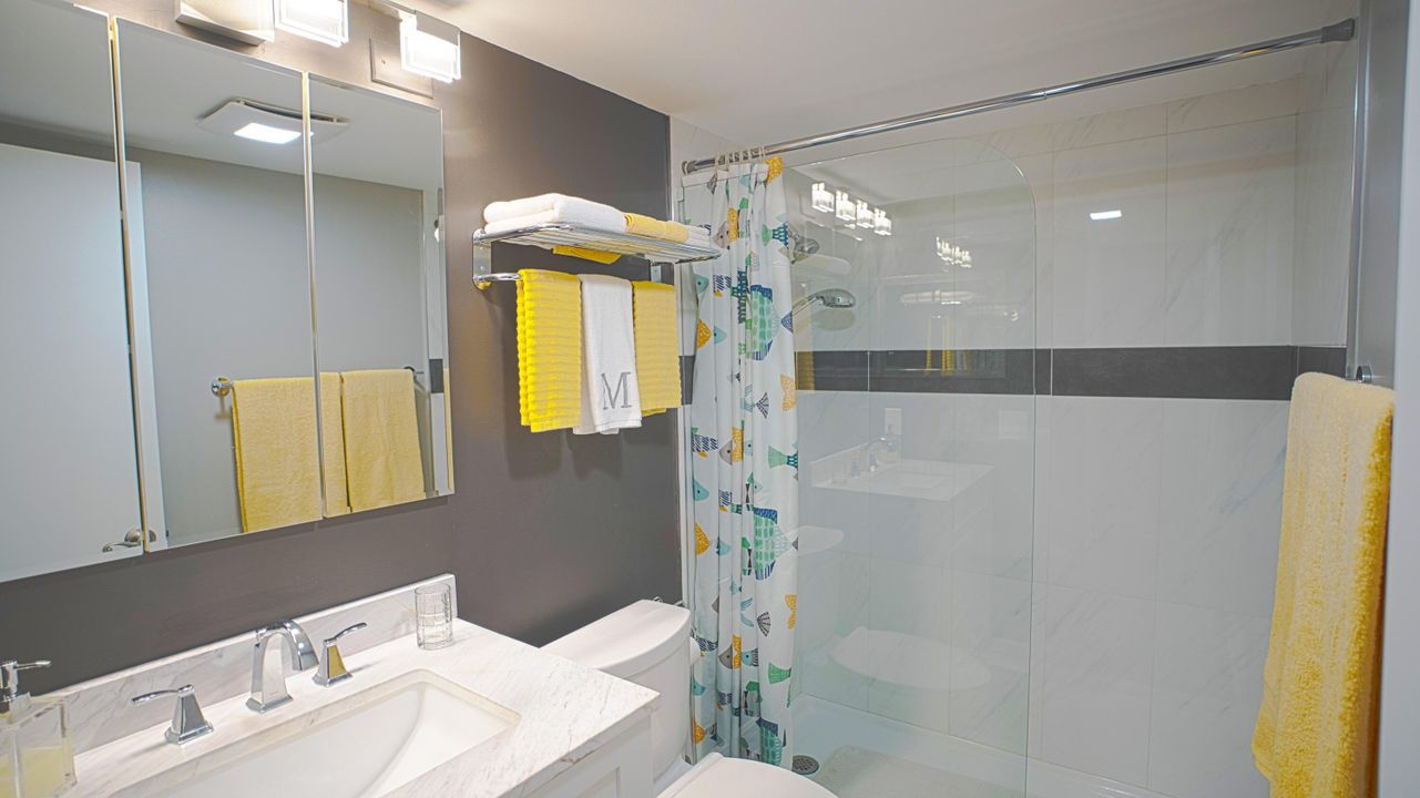 For Sale: $150,000 (2 beds, 1 baths, 819 Square Feet)