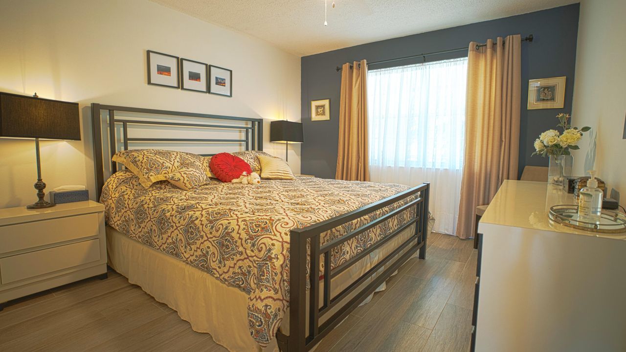 For Sale: $150,000 (2 beds, 1 baths, 819 Square Feet)