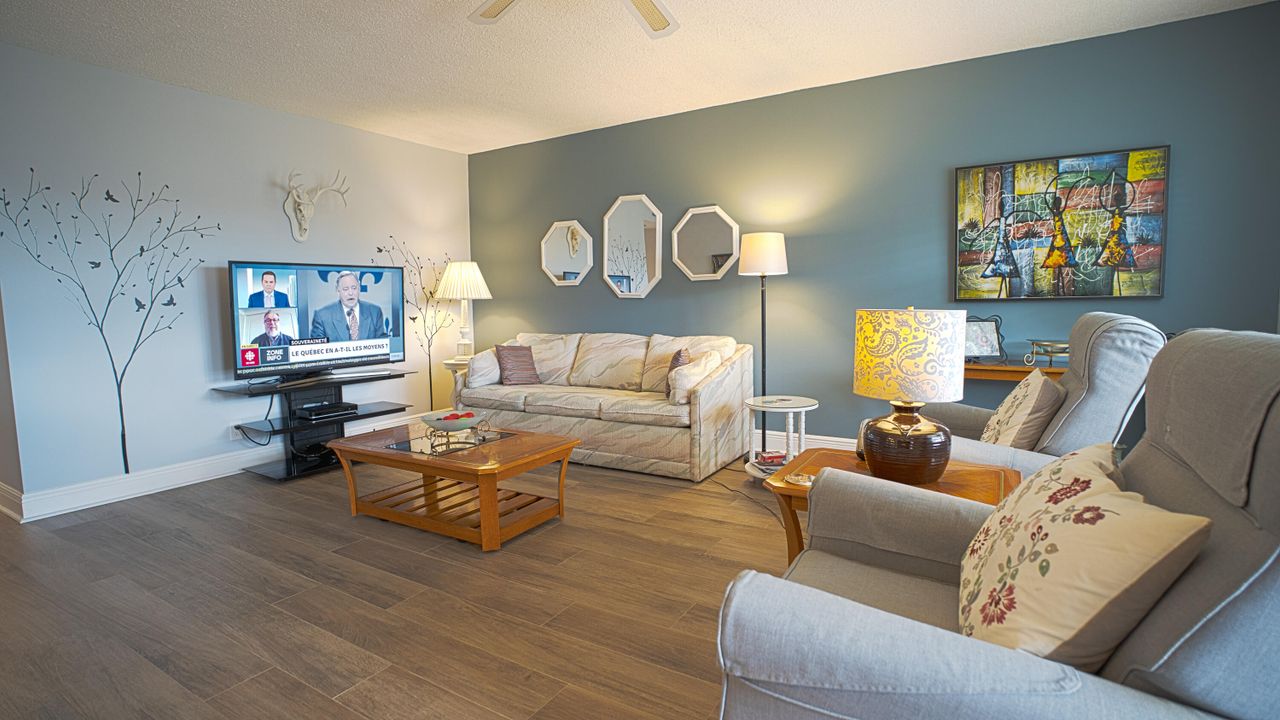 For Sale: $150,000 (2 beds, 1 baths, 819 Square Feet)