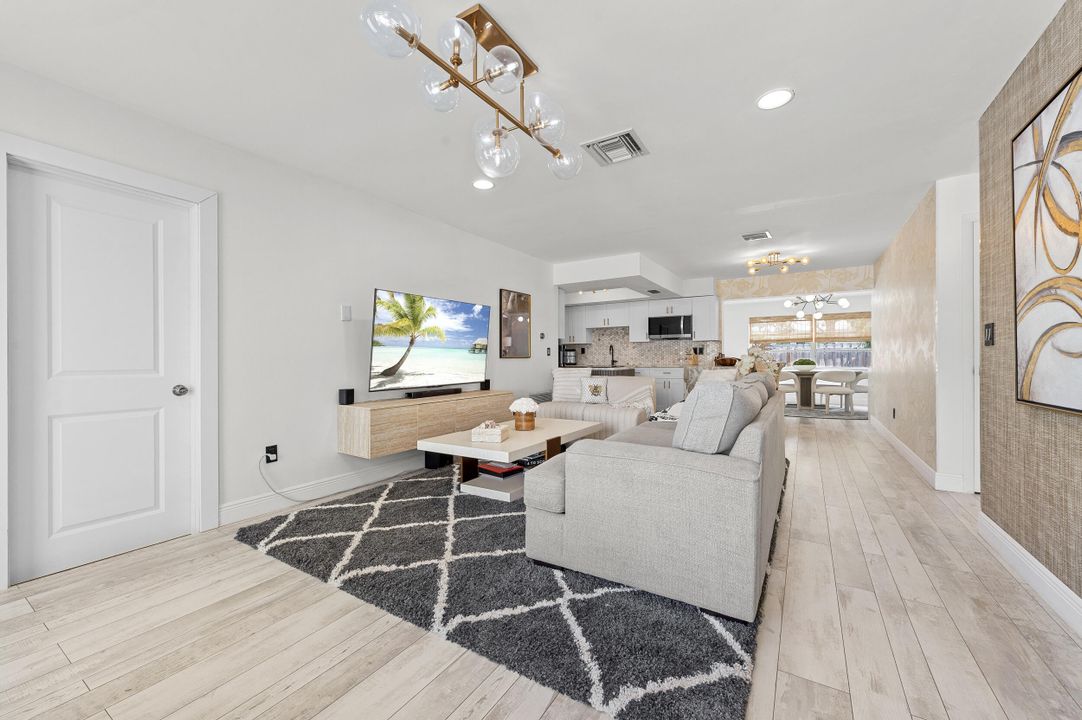 For Sale: $650,000 (2 beds, 2 baths, 1145 Square Feet)