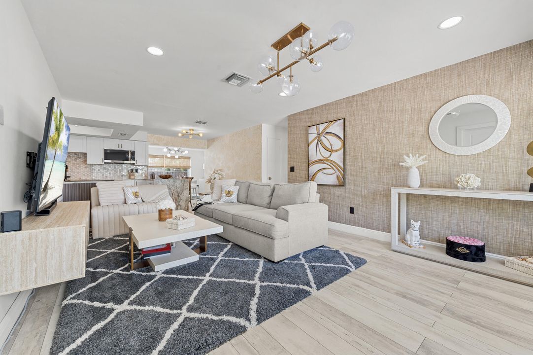 For Sale: $650,000 (2 beds, 2 baths, 1145 Square Feet)