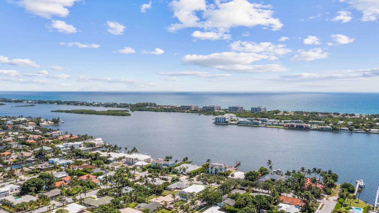 For Sale: $650,000 (2 beds, 2 baths, 1145 Square Feet)