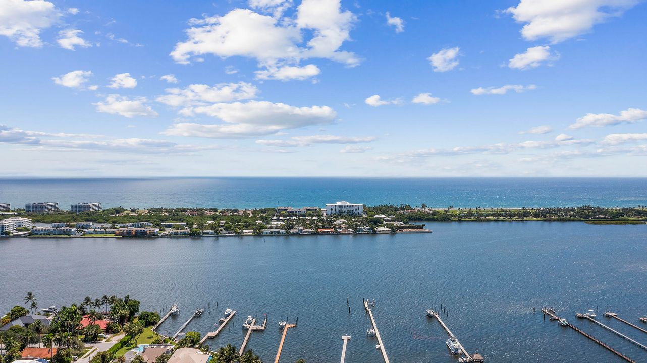 For Sale: $650,000 (2 beds, 2 baths, 1145 Square Feet)