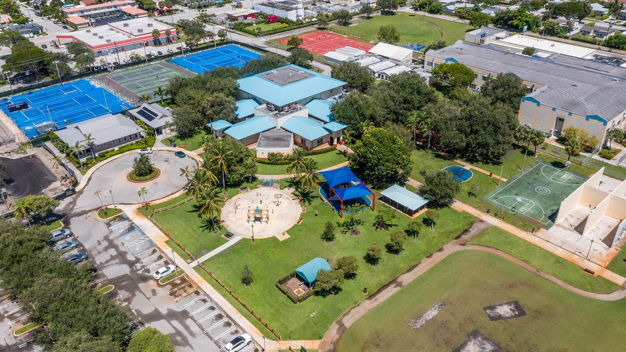 For Sale: $650,000 (2 beds, 2 baths, 1145 Square Feet)