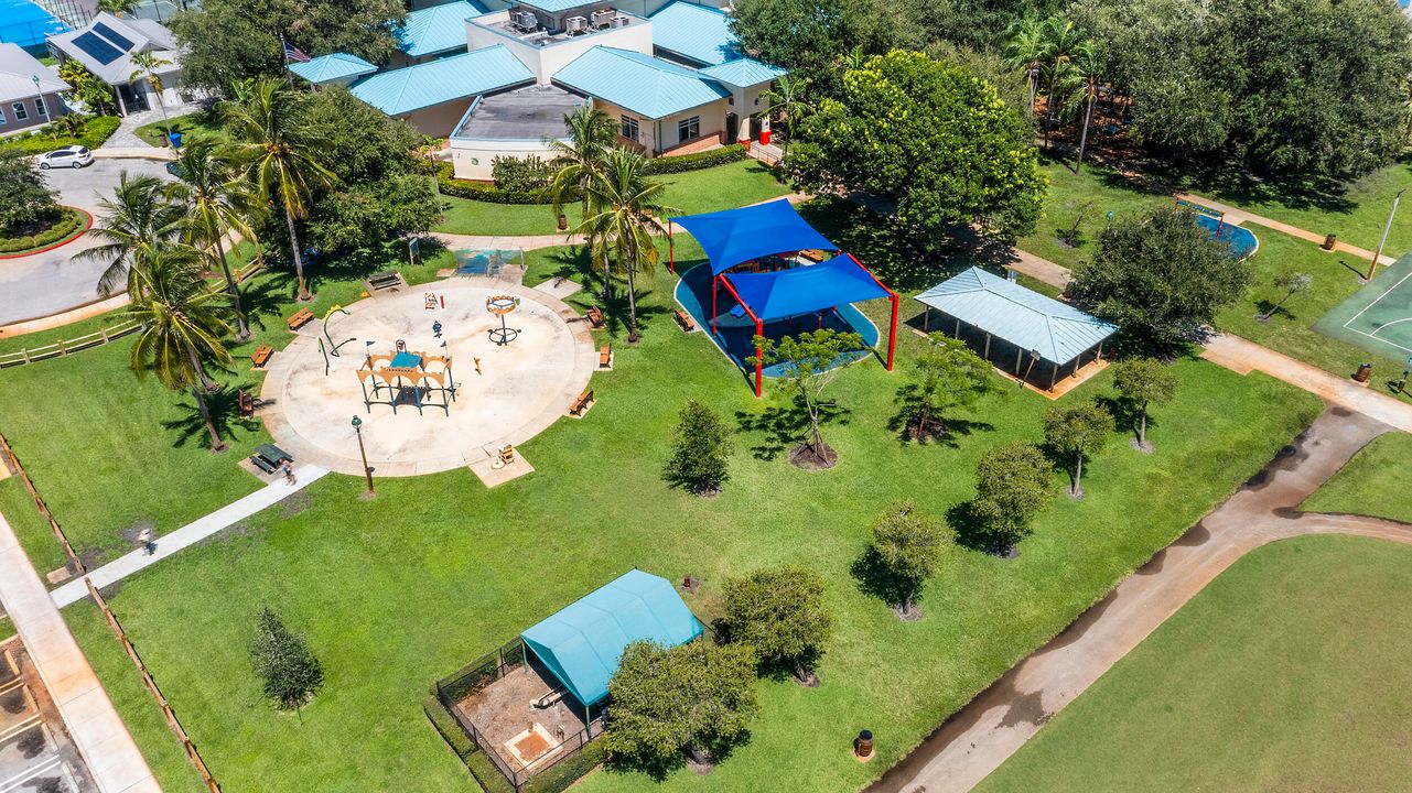 For Sale: $650,000 (2 beds, 2 baths, 1145 Square Feet)