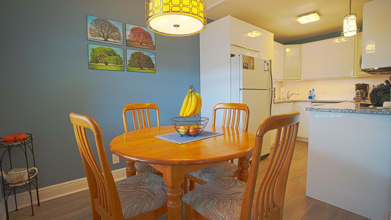 For Sale: $150,000 (2 beds, 1 baths, 819 Square Feet)