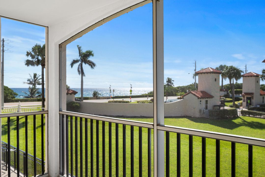 Под контрактом: $559,000 (2 спален, 2 ванн, 1186 Квадратных фут)