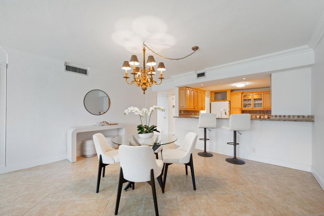 Под контрактом: $559,000 (2 спален, 2 ванн, 1186 Квадратных фут)