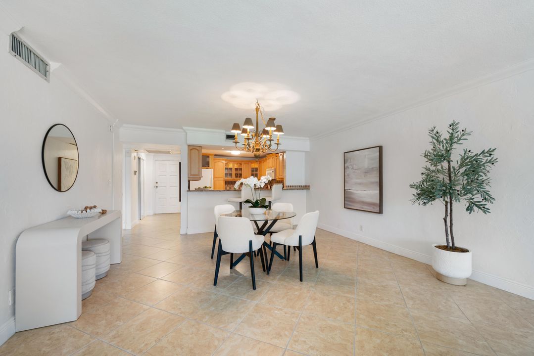 Под контрактом: $559,000 (2 спален, 2 ванн, 1186 Квадратных фут)