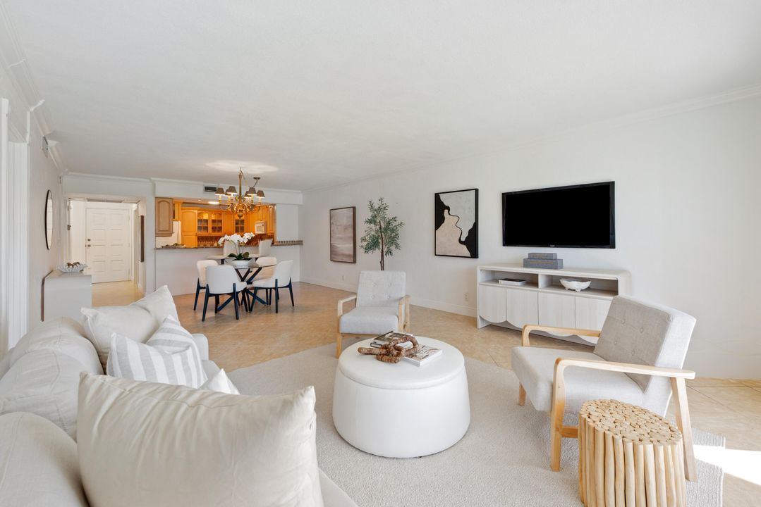 Под контрактом: $559,000 (2 спален, 2 ванн, 1186 Квадратных фут)