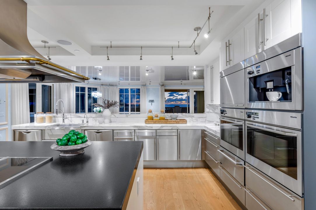 На продажу: $7,750,000 (3 спален, 2 ванн, 4900 Квадратных фут)