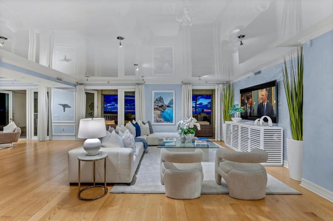 На продажу: $7,750,000 (3 спален, 2 ванн, 4900 Квадратных фут)