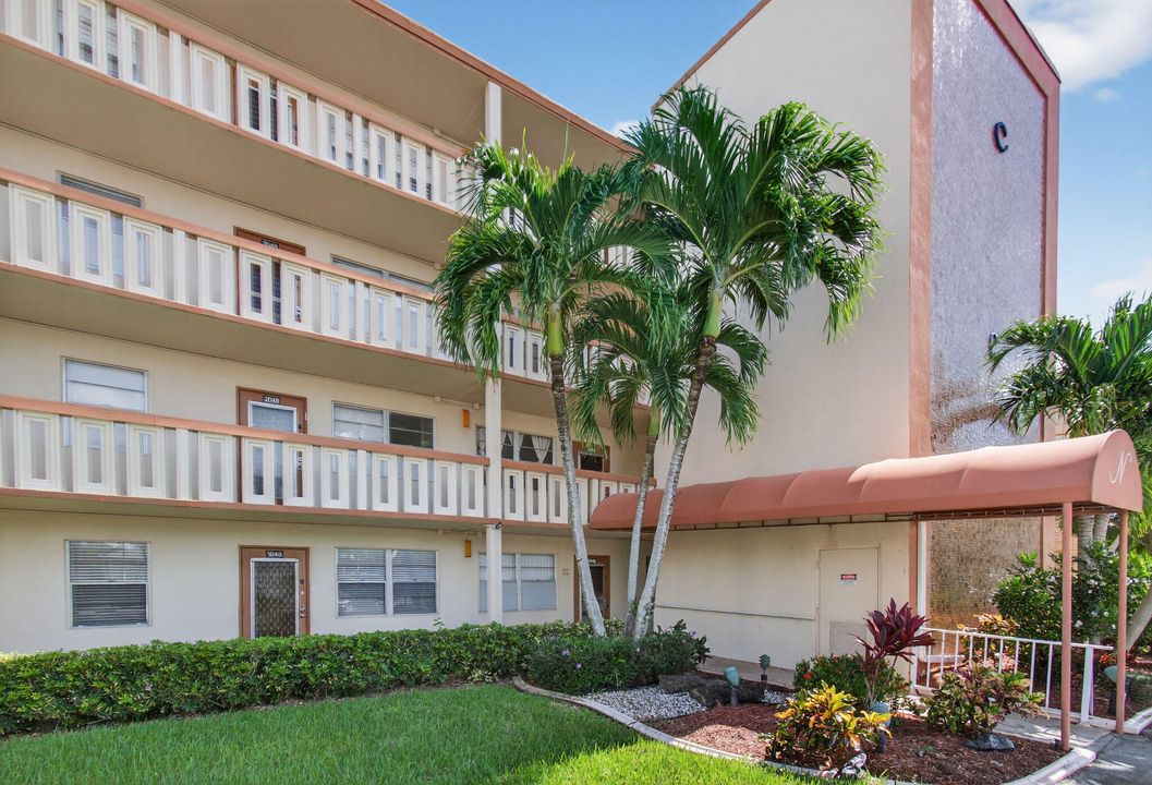 Active With Contract: $1,699 (2 beds, 2 baths, 896 Square Feet)