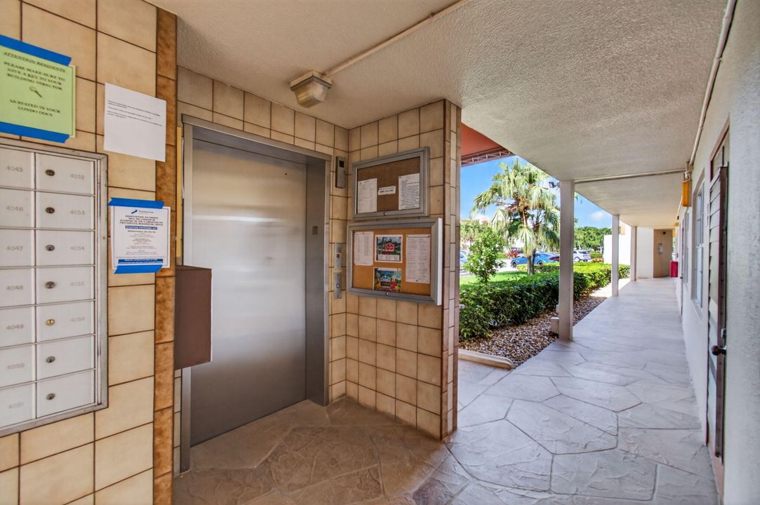 Active With Contract: $1,699 (2 beds, 2 baths, 896 Square Feet)